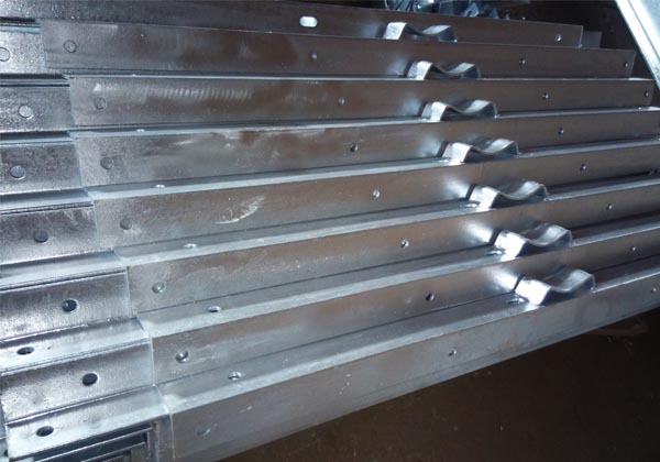 High voltage cross arm